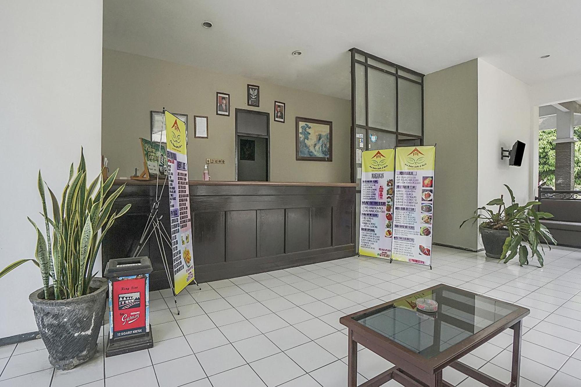 Collection O 90589 Palem Garden Hotel Tulungagung Extérieur photo