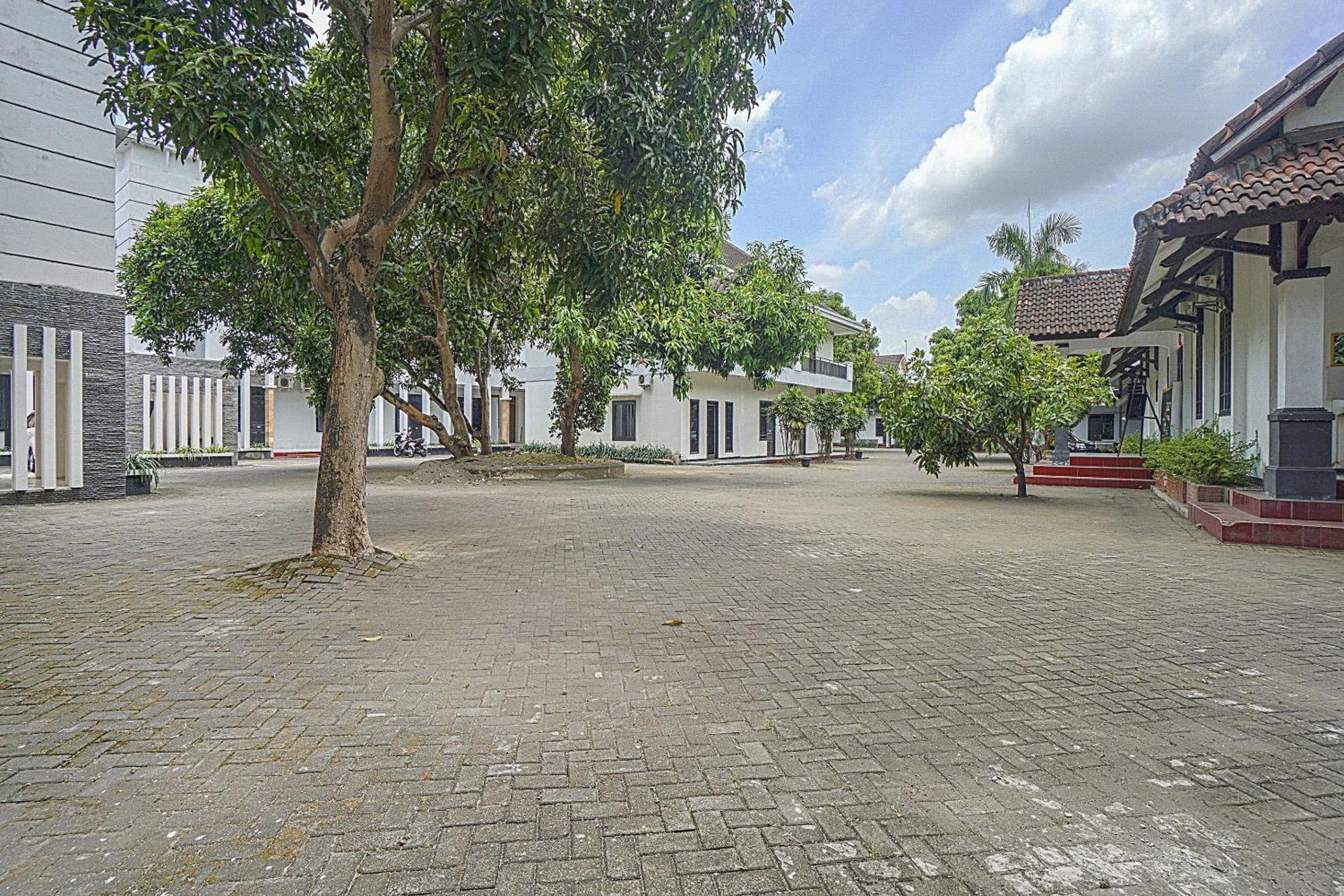 Collection O 90589 Palem Garden Hotel Tulungagung Extérieur photo
