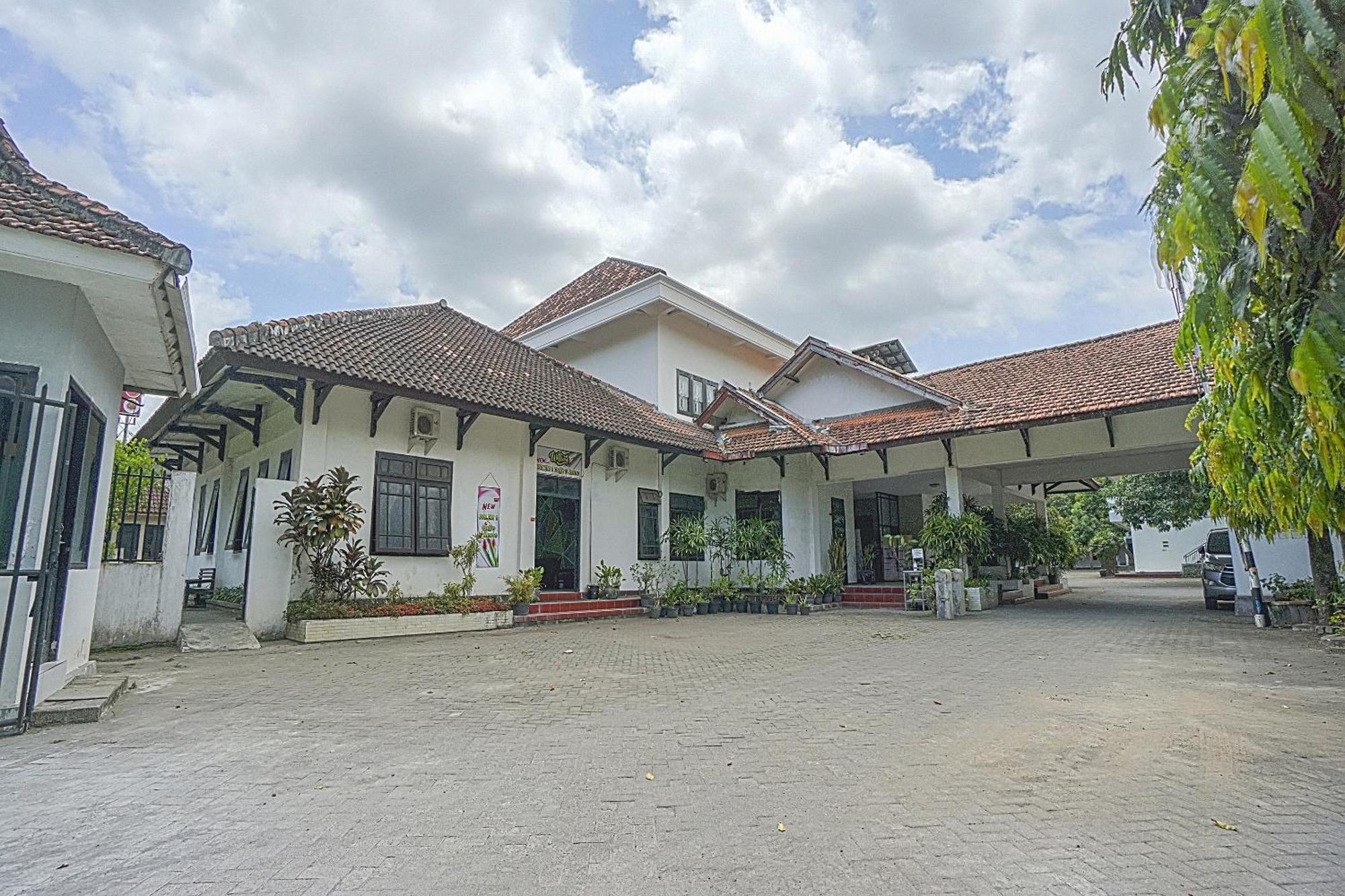 Collection O 90589 Palem Garden Hotel Tulungagung Extérieur photo